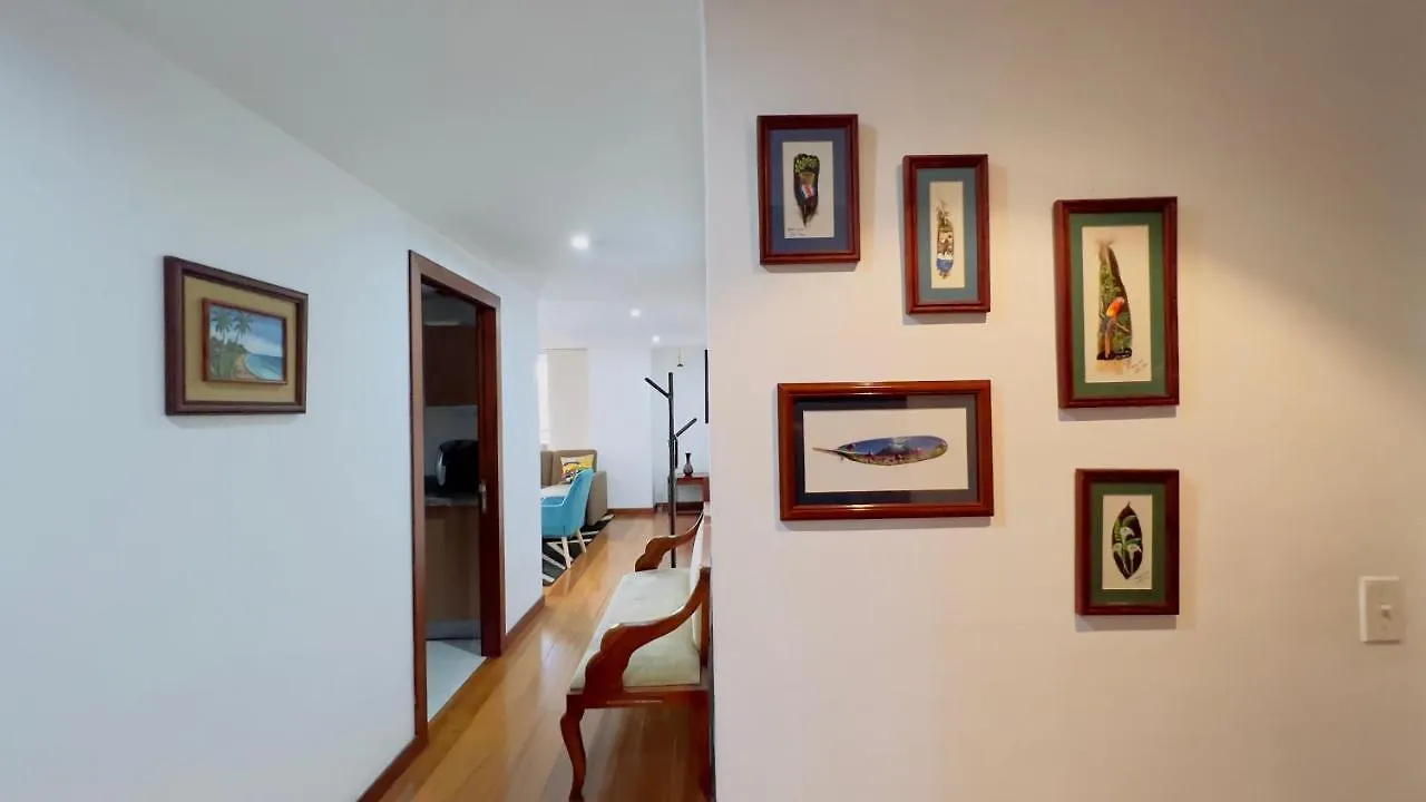 Departamento De Lujo 3 Dormitorios, 5 Camas, 1 Sofa Cama, 11 Personas, Con Terraza Abierta, Wiffi Y Parking Free Quito Ecuador