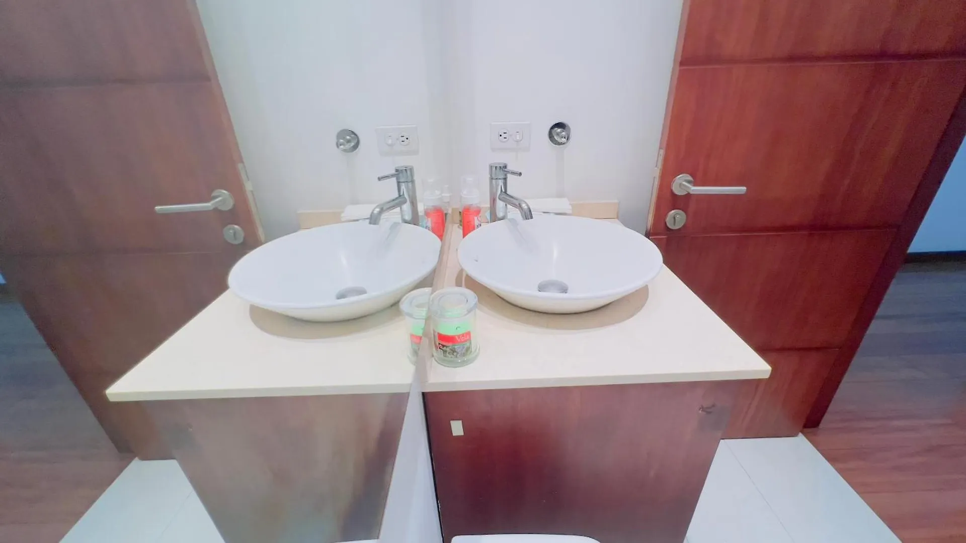 Apartamento Departamento De Lujo 3 Dormitorios, 5 Camas, 1 Sofa Cama, 11 Personas, Con Terraza Abierta, Wiffi Y Parking Free Quito