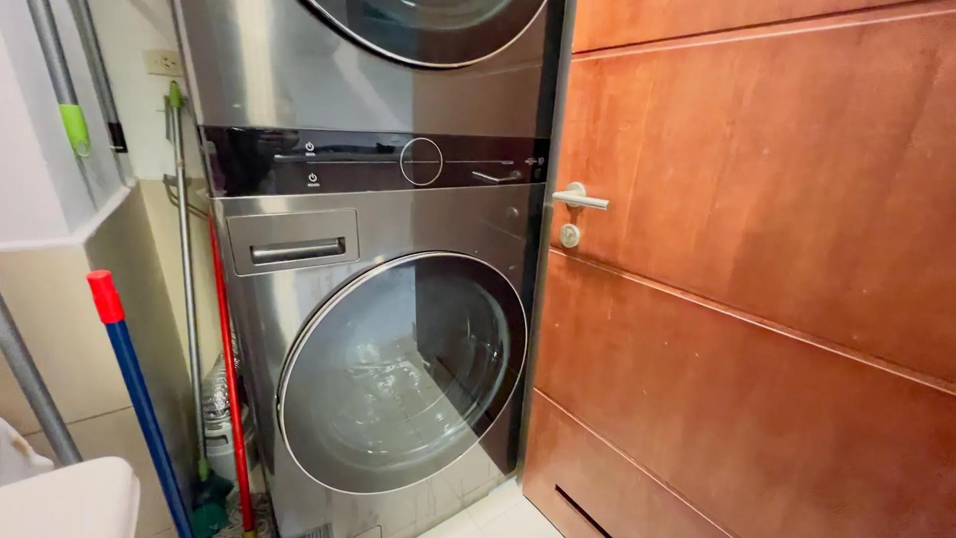 Departamento De Lujo 3 Dormitorios, 5 Camas, 1 Sofa Cama, 11 Personas, Con Terraza Abierta, Wiffi Y Parking Free Quito