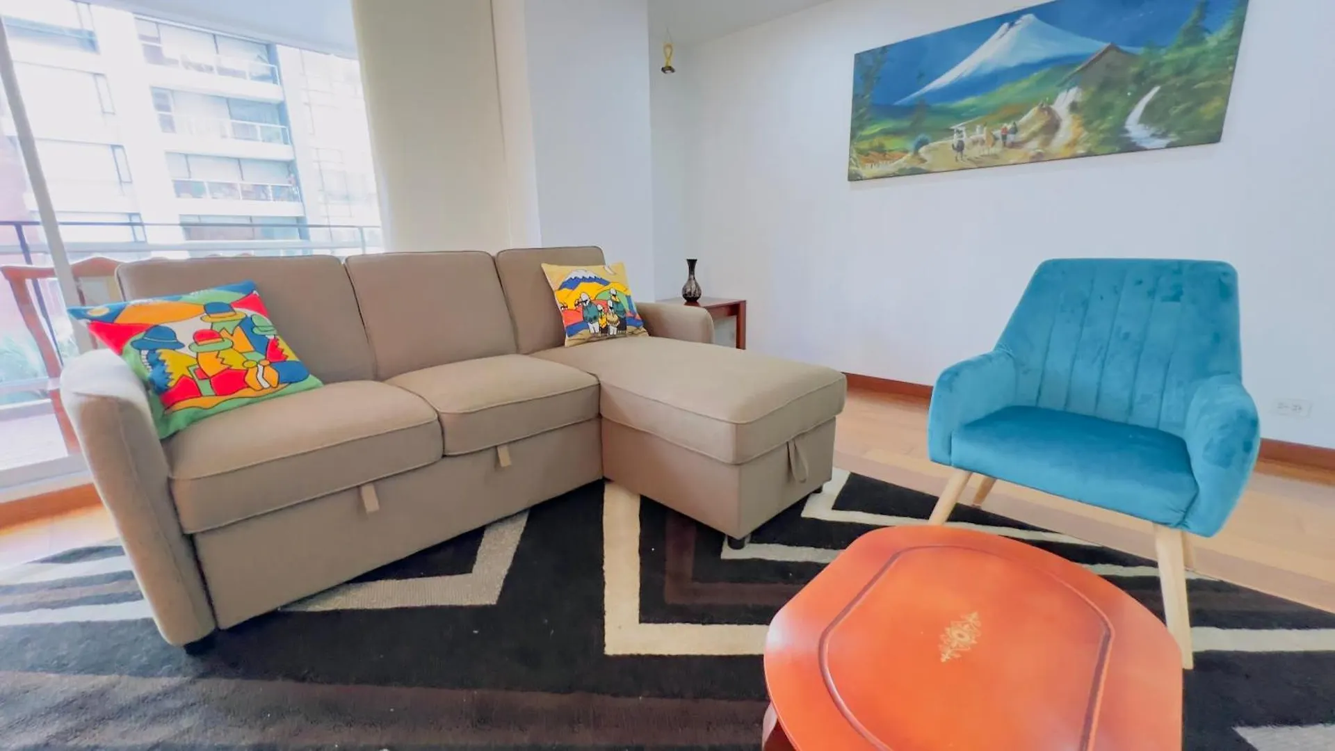 Departamento De Lujo 3 Dormitorios, 5 Camas, 1 Sofa Cama, 11 Personas, Con Terraza Abierta, Wiffi Y Parking Free Quito