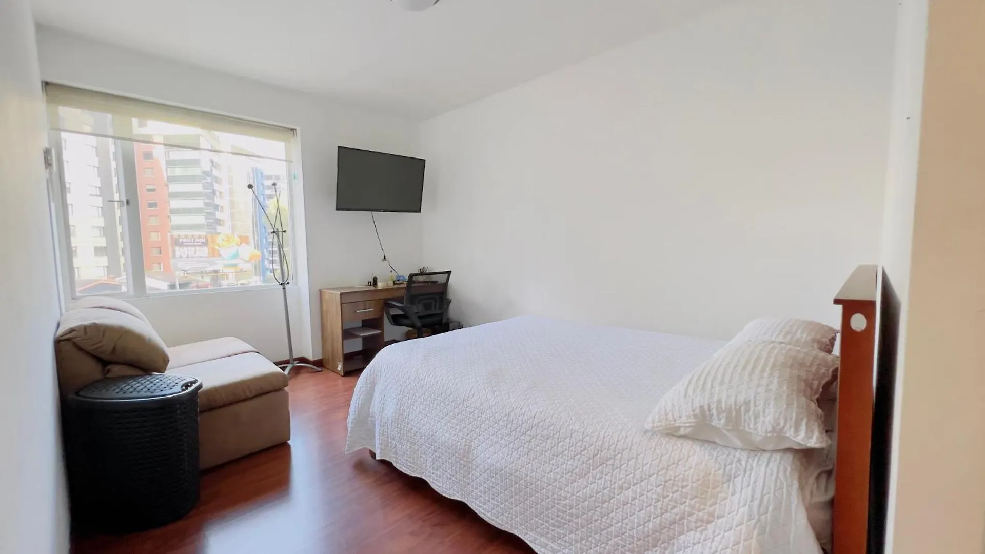 Apartamento Departamento De Lujo 3 Dormitorios, 5 Camas, 1 Sofa Cama, 11 Personas, Con Terraza Abierta, Wiffi Y Parking Free Quito