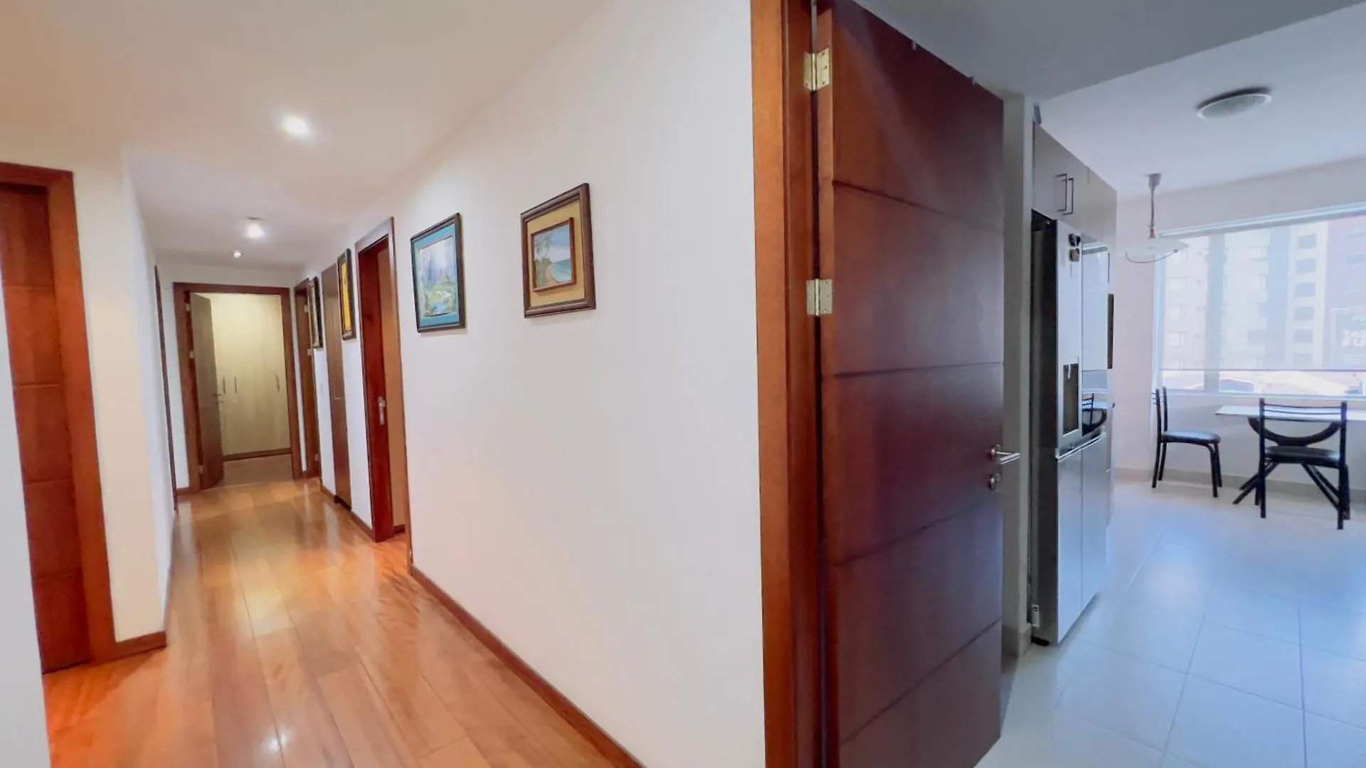 Apartamento Departamento De Lujo 3 Dormitorios, 5 Camas, 1 Sofa Cama, 11 Personas, Con Terraza Abierta, Wiffi Y Parking Free Quito
