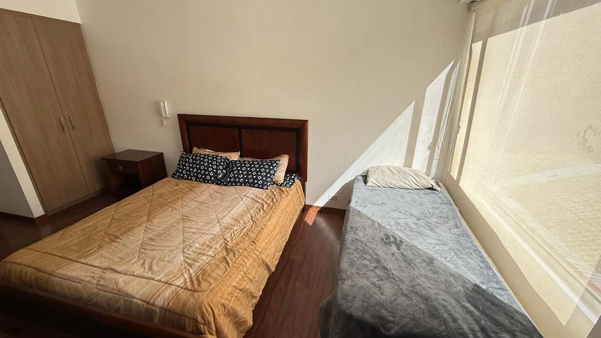 Departamento De Lujo 3 Dormitorios, 5 Camas, 1 Sofa Cama, 11 Personas, Con Terraza Abierta, Wiffi Y Parking Free Quito Apartamento