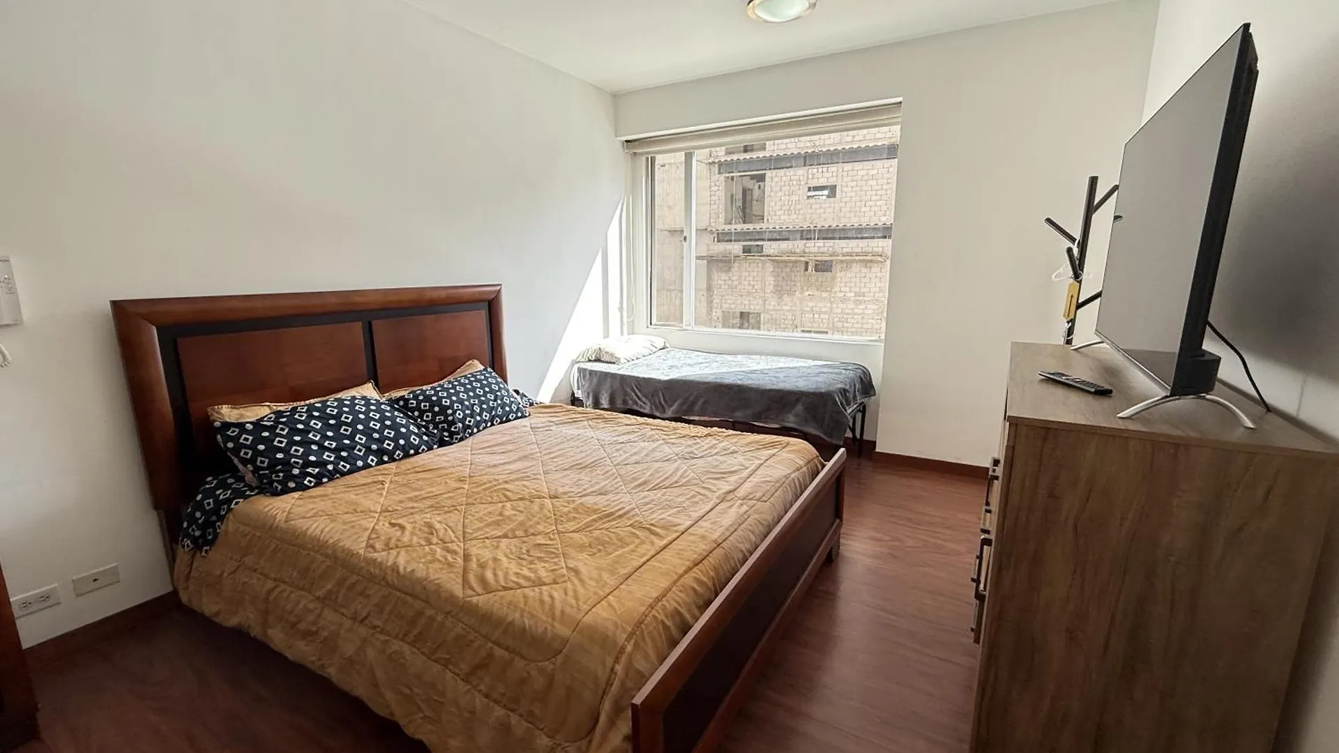 Apartamento Departamento De Lujo 3 Dormitorios, 5 Camas, 1 Sofa Cama, 11 Personas, Con Terraza Abierta, Wiffi Y Parking Free Quito