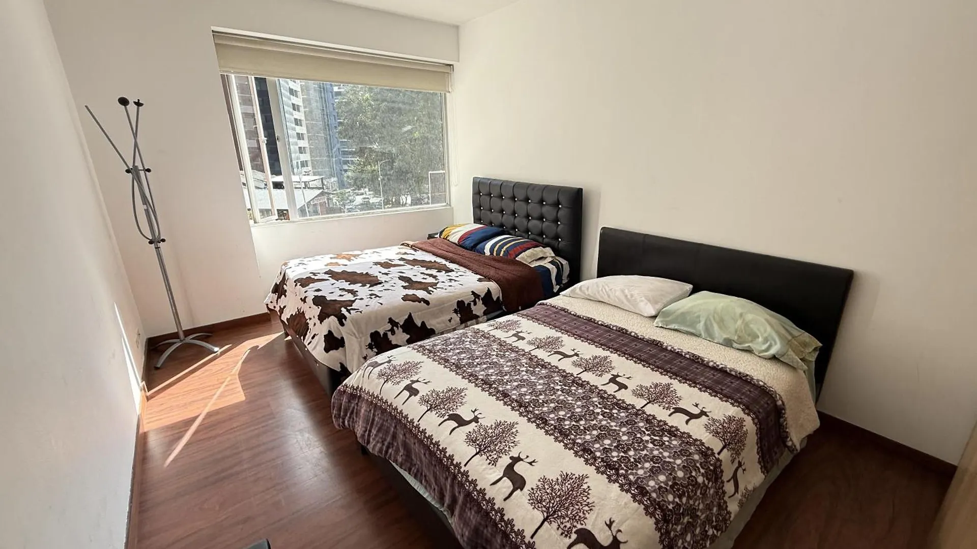 Apartamento Departamento De Lujo 3 Dormitorios, 5 Camas, 1 Sofa Cama, 11 Personas, Con Terraza Abierta, Wiffi Y Parking Free Quito Ecuador