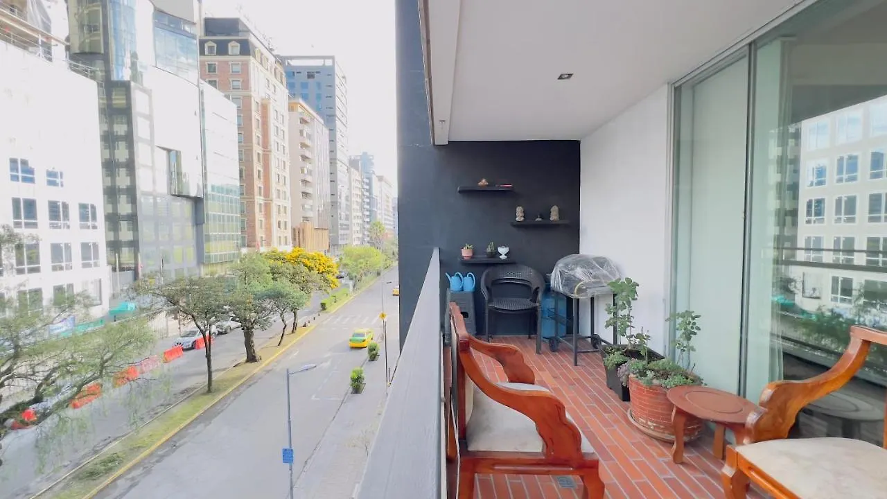 Apartment Luxury 3-Bedroom Apartment: Spacious Terrace, Wi-Fi & Free Parking Quito