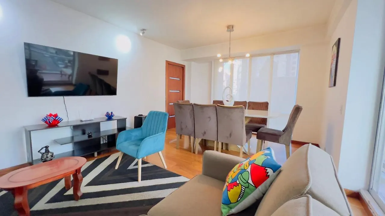 Luxury 3-Bedroom Apartment: Spacious Terrace, Wi-Fi & Free Parking Quito 0*,  Ecuador