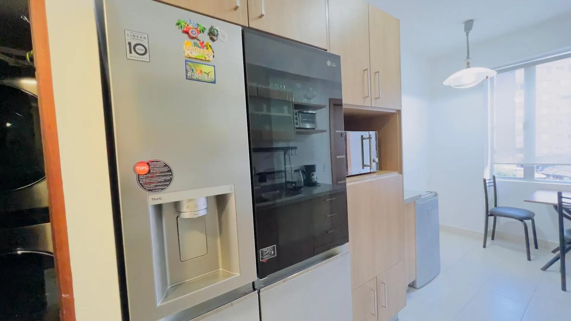 Luxury 3-Bedroom Apartment: Spacious Terrace, Wi-Fi & Free Parking Quito 0*,  Ecuador