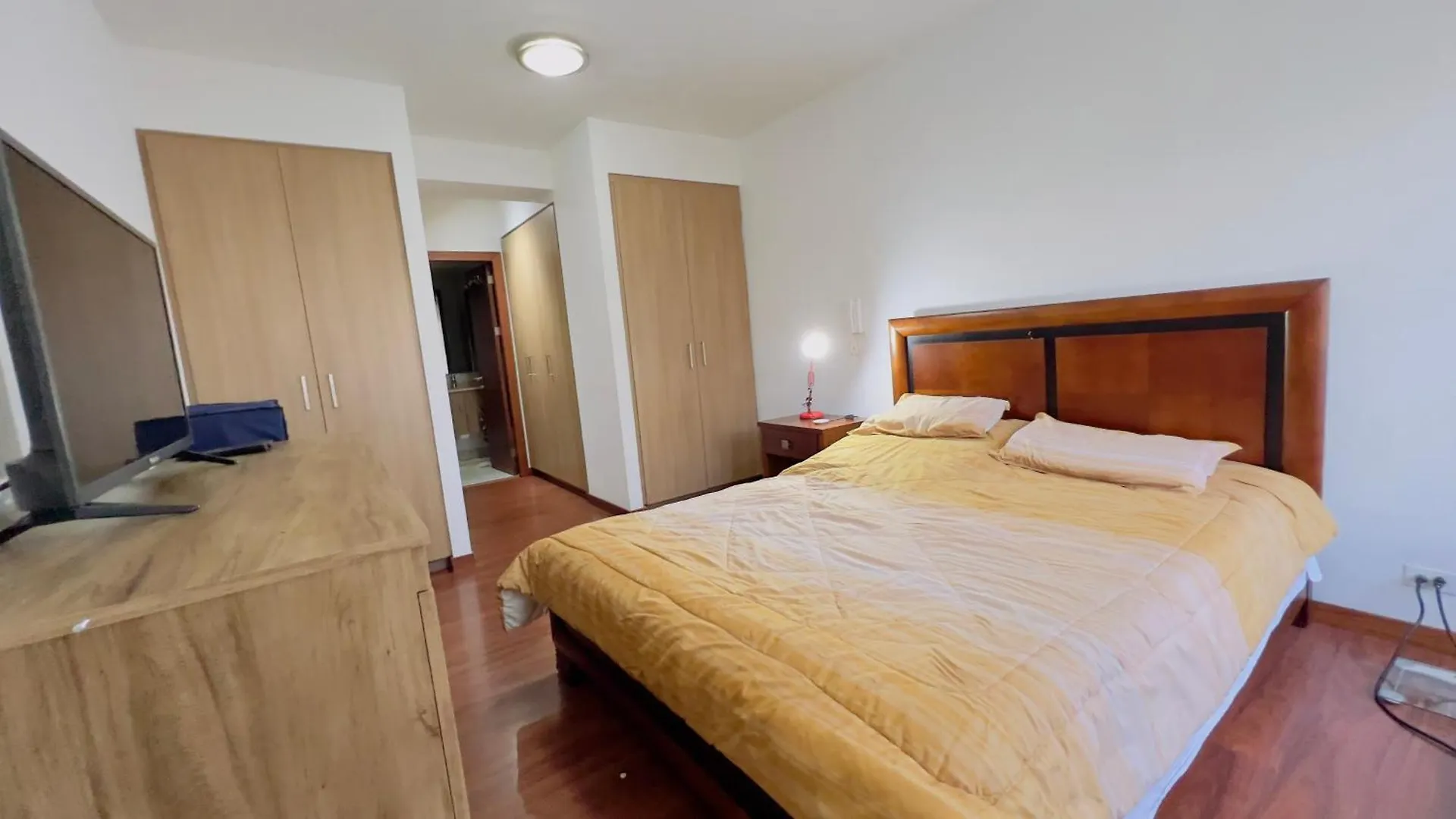 Apartment Luxury 3-Bedroom Apartment: Spacious Terrace, Wi-Fi & Free Parking Quito Ecuador